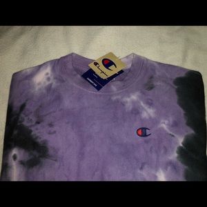 Brand new with tags, rare find! Champion long sleeve crewneck size L men’s